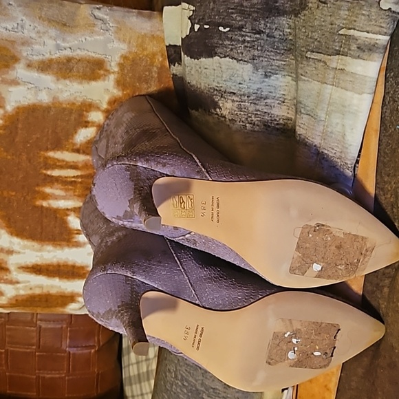 Lavender boots - Picture 3 of 4